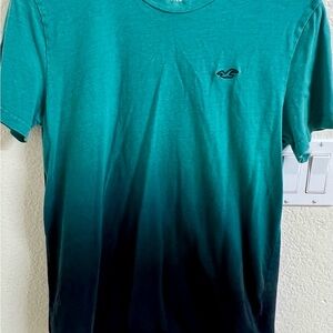 Hollister Men's Green Gradient T-Shirt